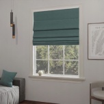 Modernes Raffrollo in mattem Naturton mit Blumenmuster