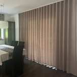 Moderner einfarbiger Vorhang, matt, in Beige mit einem Hauch von Rosa, bügelfrei