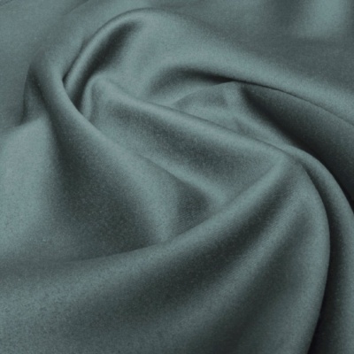 Modernes Raffrollo in mattem Naturton mit Blumenmuster