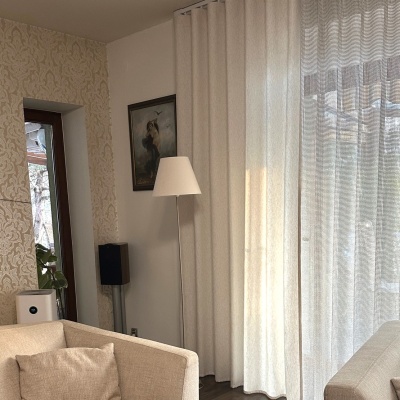 Eleganter beiger Leinenvorhang aus natürlichem Leinen, subtiler Glamour