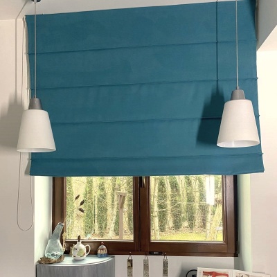 Modernes Raffrollo in mattem glattem Türkis-Teal